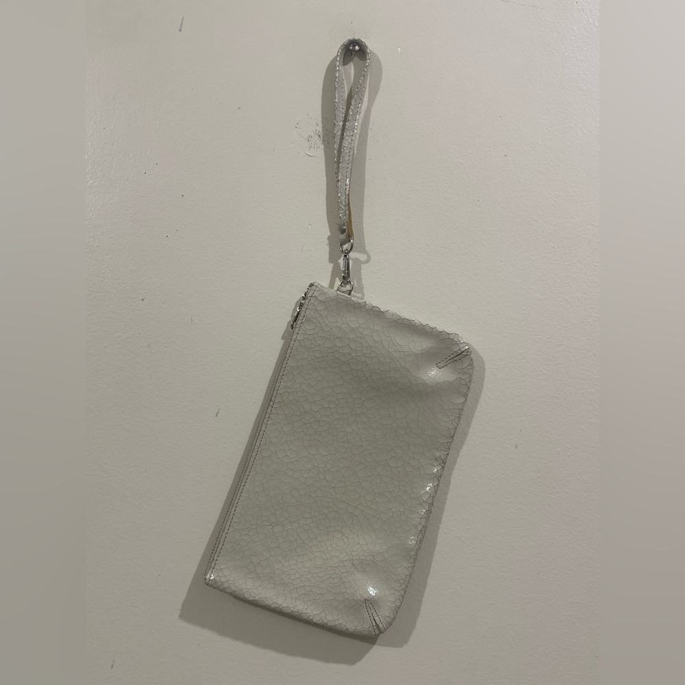 TRACEY TANNER Stylish Cream Leather Wristlet